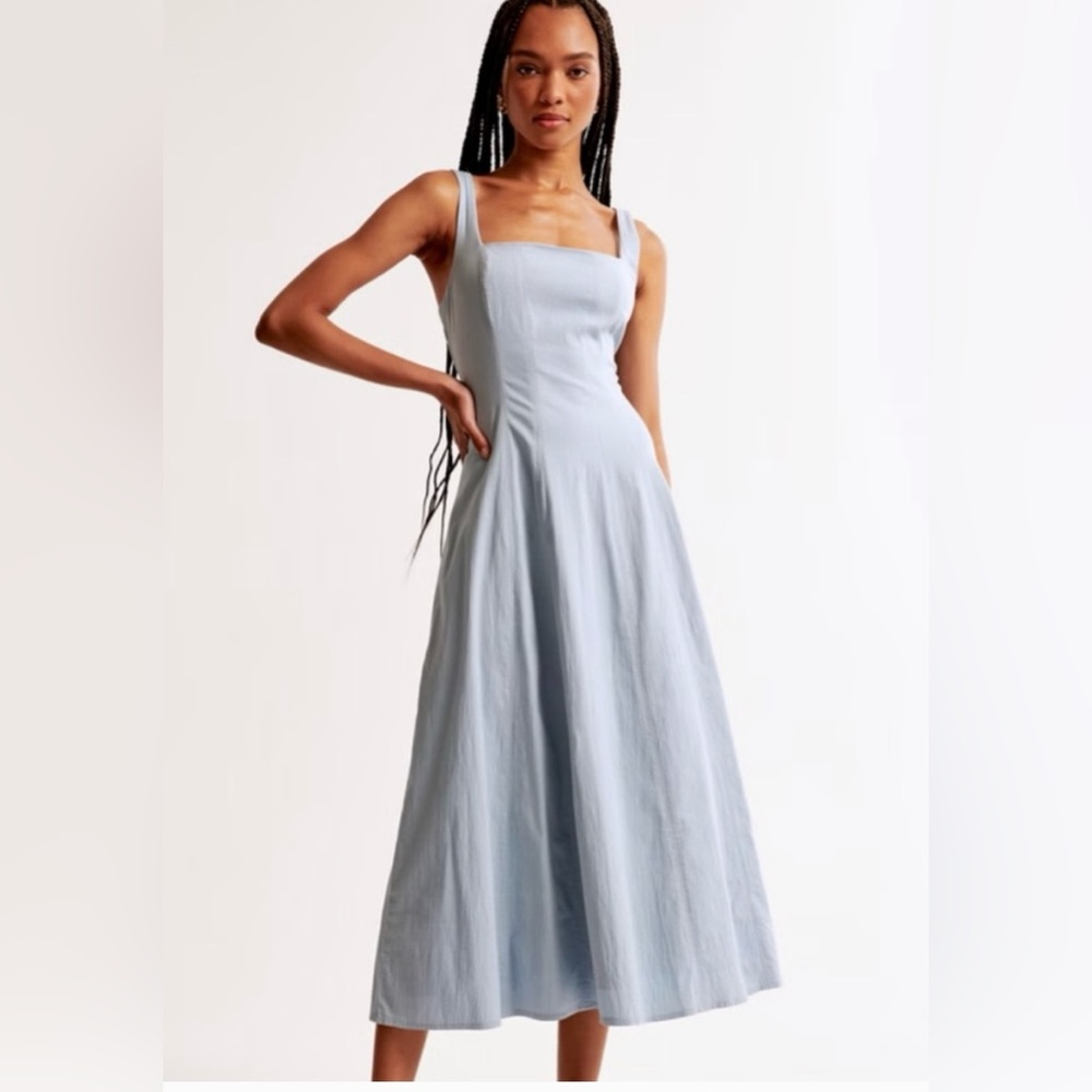 Abercrombie & Fitch The A&F Mila Fit & Flare Stretch
Midi Dress Light Blue